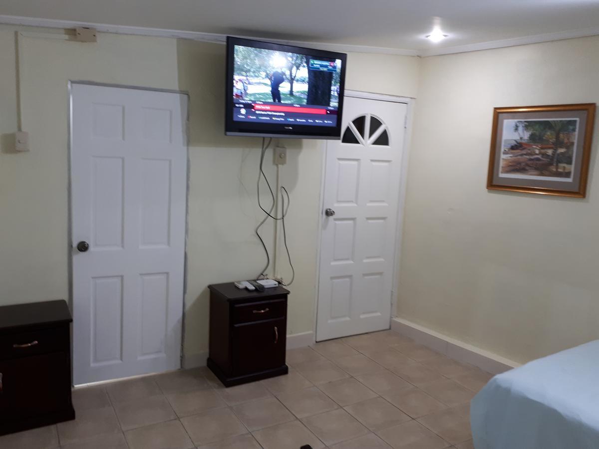 Bed and Breakfast Woodbrook On The Avenue Port of Spain Esterno foto