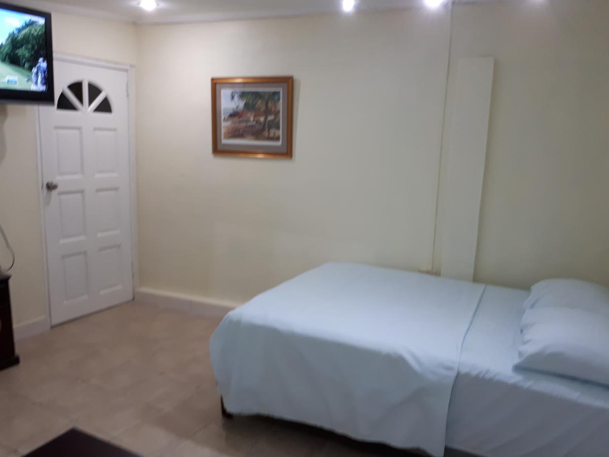 Bed and Breakfast Woodbrook On The Avenue Port of Spain Esterno foto