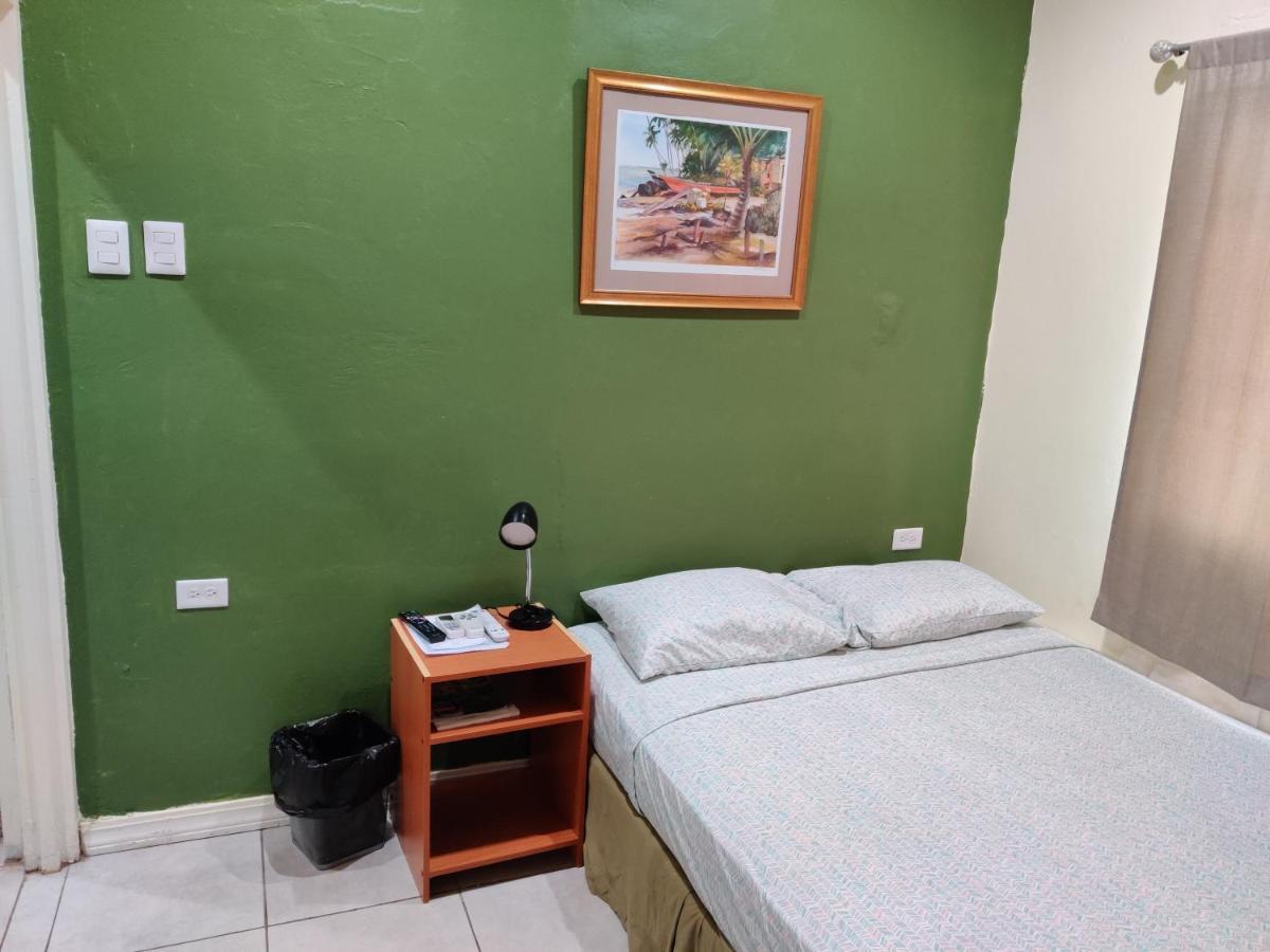 Bed and Breakfast Woodbrook On The Avenue Port of Spain Esterno foto