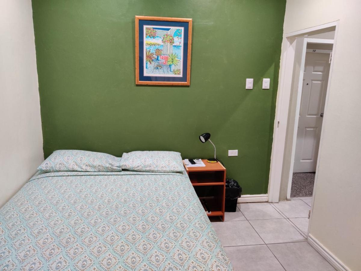 Bed and Breakfast Woodbrook On The Avenue Port of Spain Esterno foto