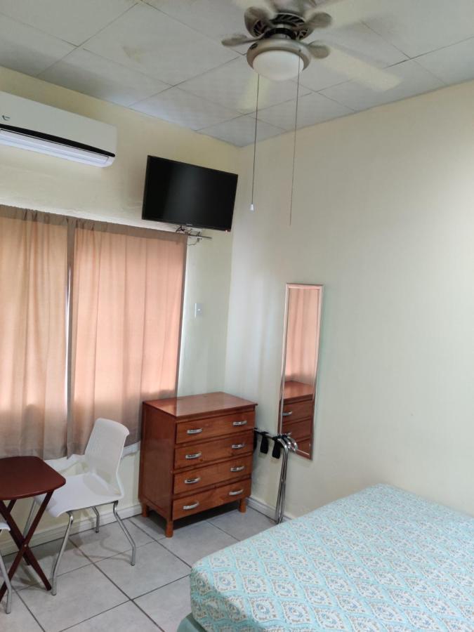 Bed and Breakfast Woodbrook On The Avenue Port of Spain Esterno foto