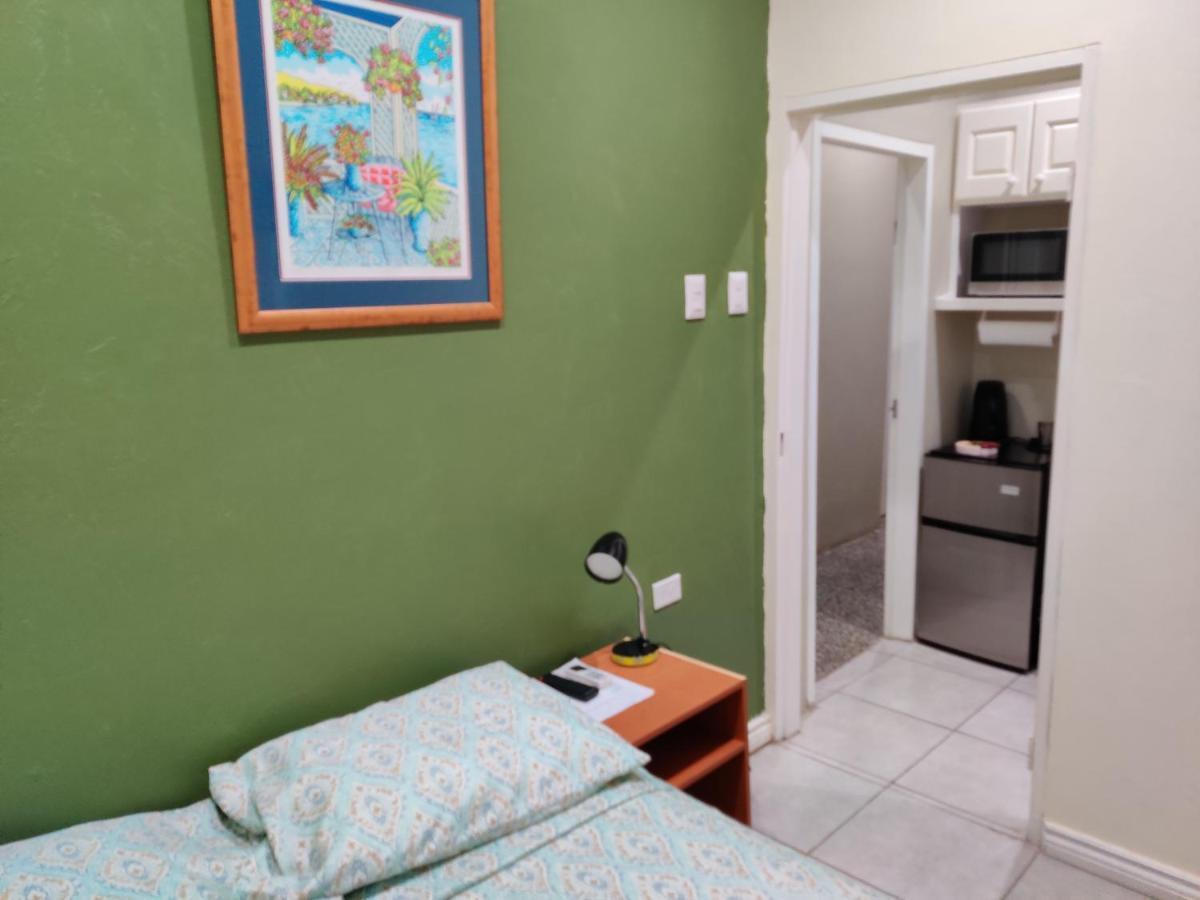 Bed and Breakfast Woodbrook On The Avenue Port of Spain Esterno foto