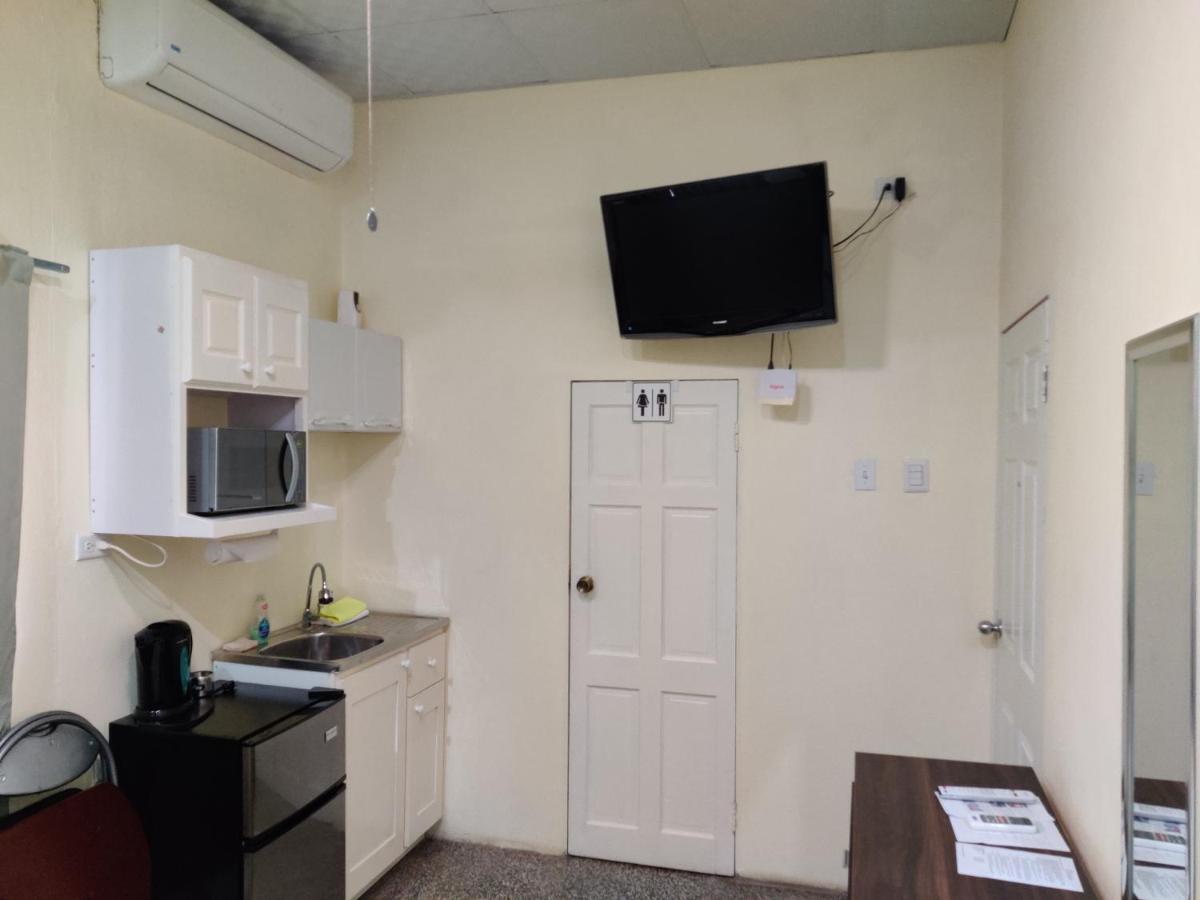 Bed and Breakfast Woodbrook On The Avenue Port of Spain Esterno foto