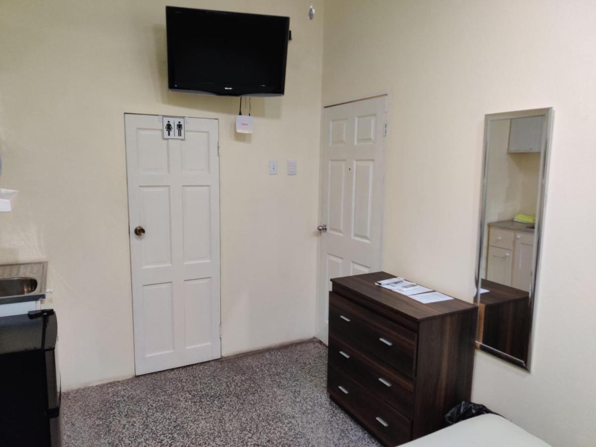 Bed and Breakfast Woodbrook On The Avenue Port of Spain Esterno foto